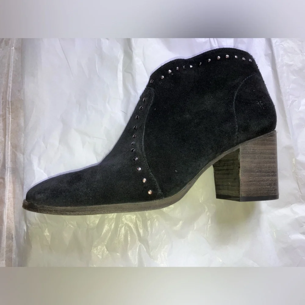 Frye® Nora Oiled Italian Black Leather Suede Stud Booties Block Heel size 9.5